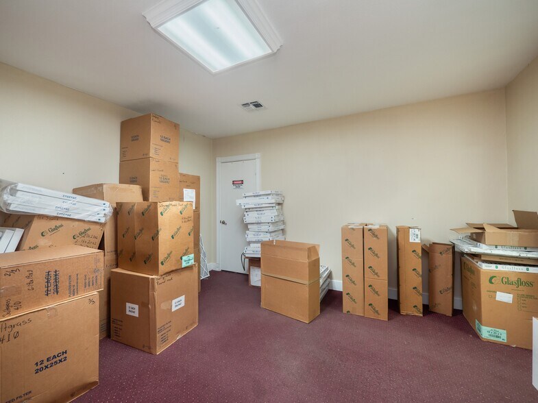 More Photos Of 318 W Byrd Blvd, Universal City Office For Sale