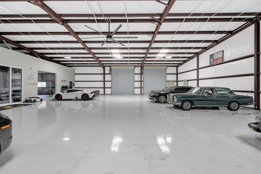 More Photos Of 21255 Blair Rd, Conroe Warehouse For Sale