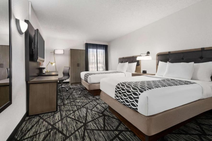 More Photos Of 25105 Country Club Blvd, North Olmsted Hotel For Sale