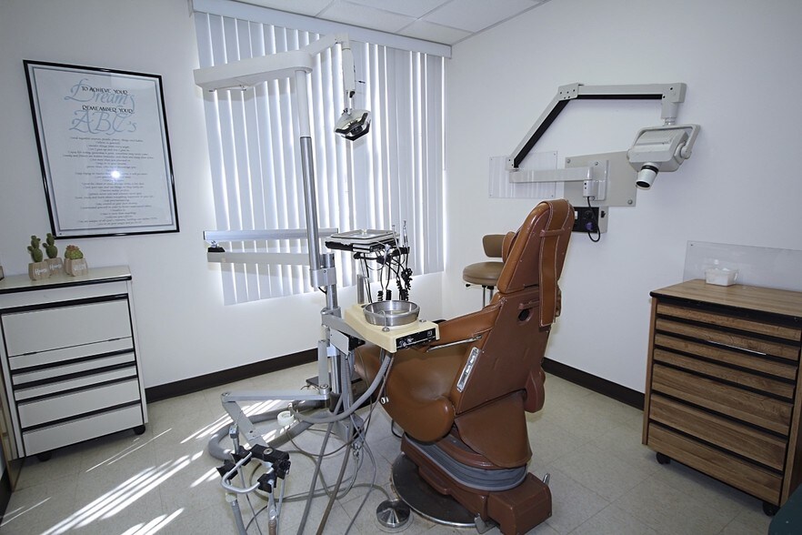 More Photos Of 15 1st St, Staten Island Office For Sale