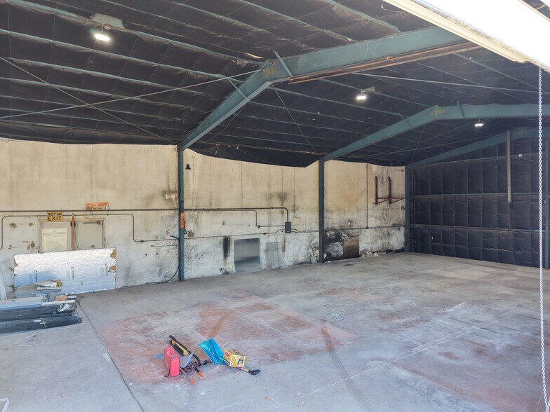 More Photos Of 700 23rd St, Bakersfield Auto Repair For Lease