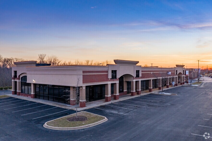 More Photos Of 10001-10041 Forest Green Blvd, Louisville Unknown For Lease