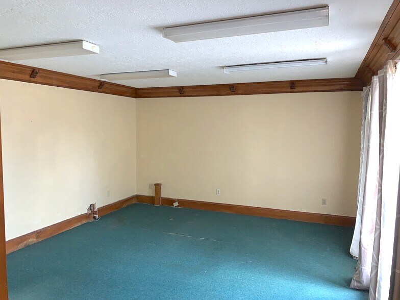 More Photos Of 15518 Silver Ridge Dr, Houston Specialty For Lease