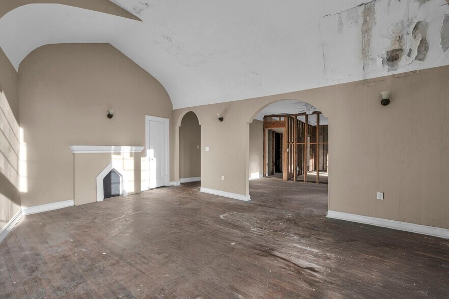 More Photos Of 12065 Edgewater Dr, Lakewood Apartments For Sale