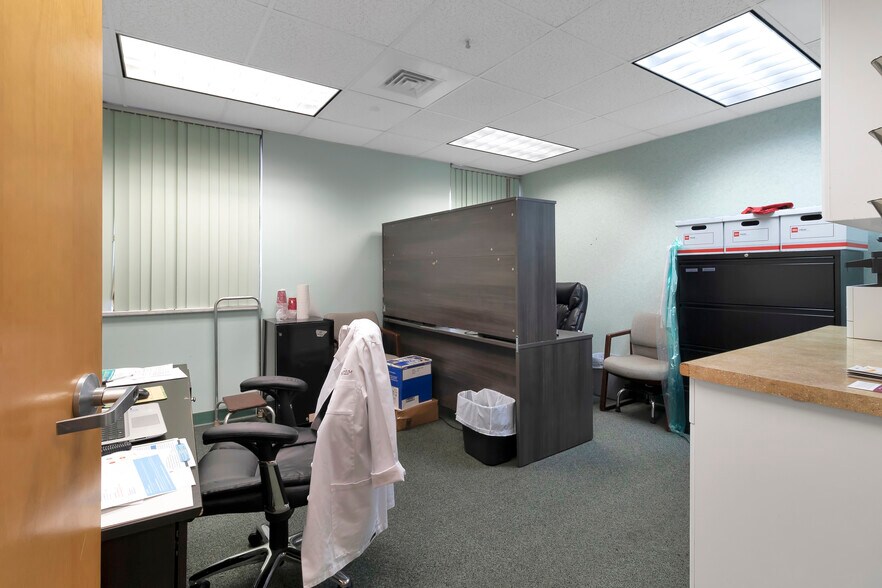 More Photos Of 2525 Harbor Blvd, Port Charlotte Medical For Lease