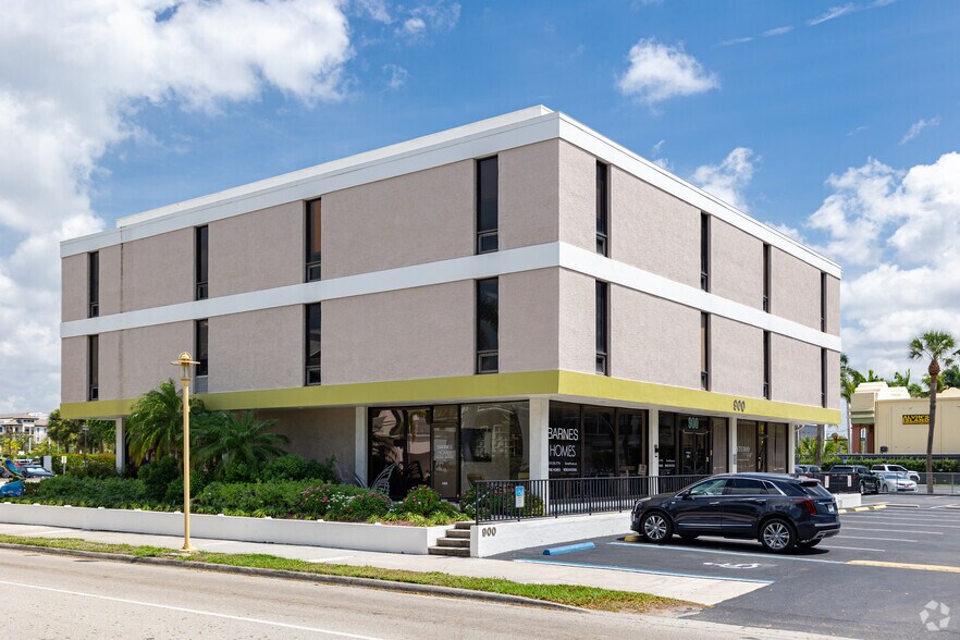 More Photos Of 900 6th Ave S, Naples Office Residential For Lease