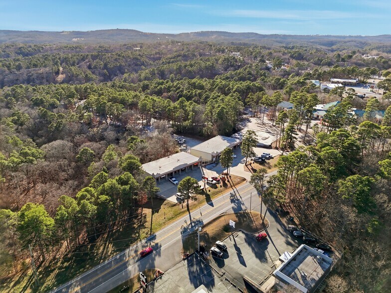 More Photos Of 3022 E Van Buren, Eureka Springs Storefront For Lease