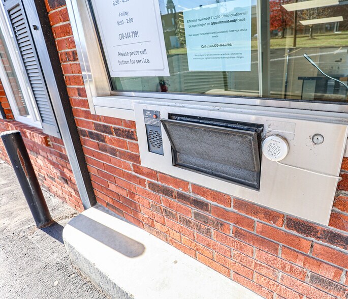More Photos Of 630 Jefferson St, Paducah Office For Sale
