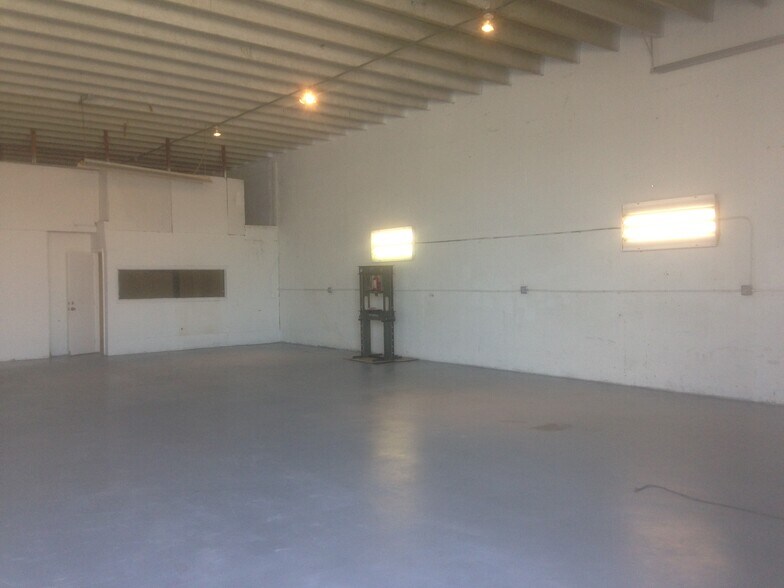 More Photos Of 5960-5992 SW 23rd St, West Park Showroom For Sale