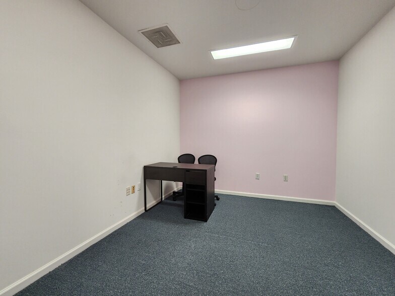 More Photos Of 722 Grant St, Herndon Medical For Sale