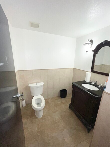 More Photos Of 1155 NE Cleveland St, Clearwater Office Residential For Lease