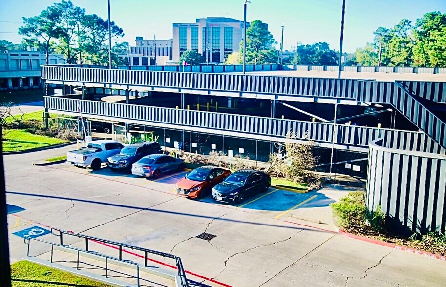 More Photos Of 616 FM 1960 Rd W, Houston Office For Sale
