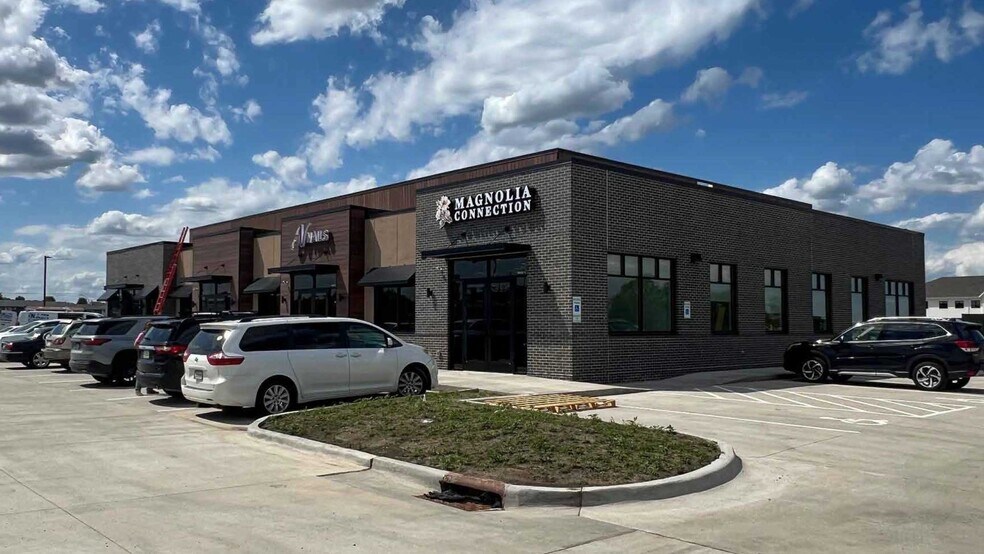 More Photos Of Highway 28 & Turnberry Road, Norwalk Storefront Retail Office For Lease