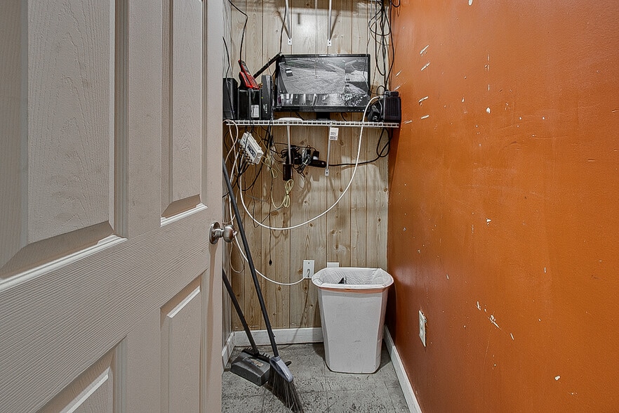 More Photos Of 174 LeWallen Rd, Asheboro Auto Repair For Lease