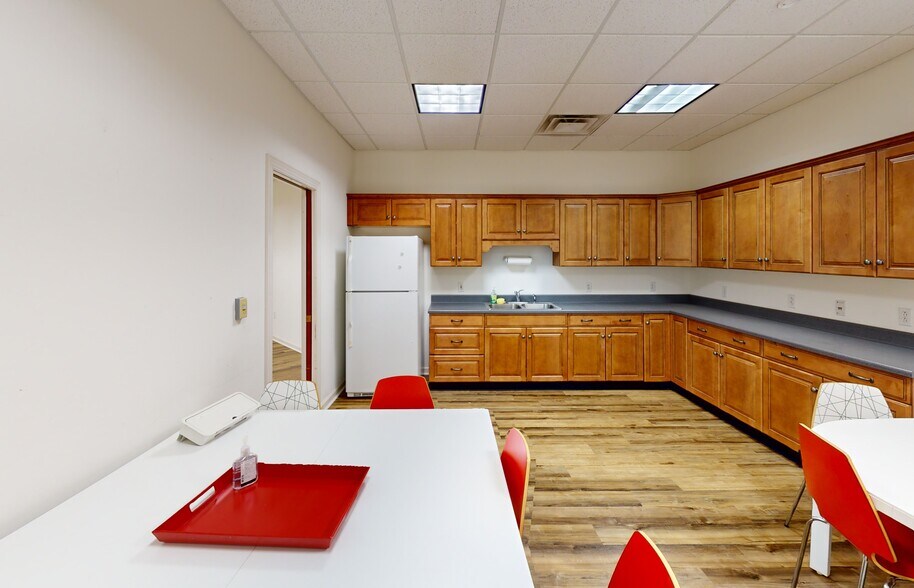 More Photos Of 192 Summerfield Ct, Troutville Office For Sale