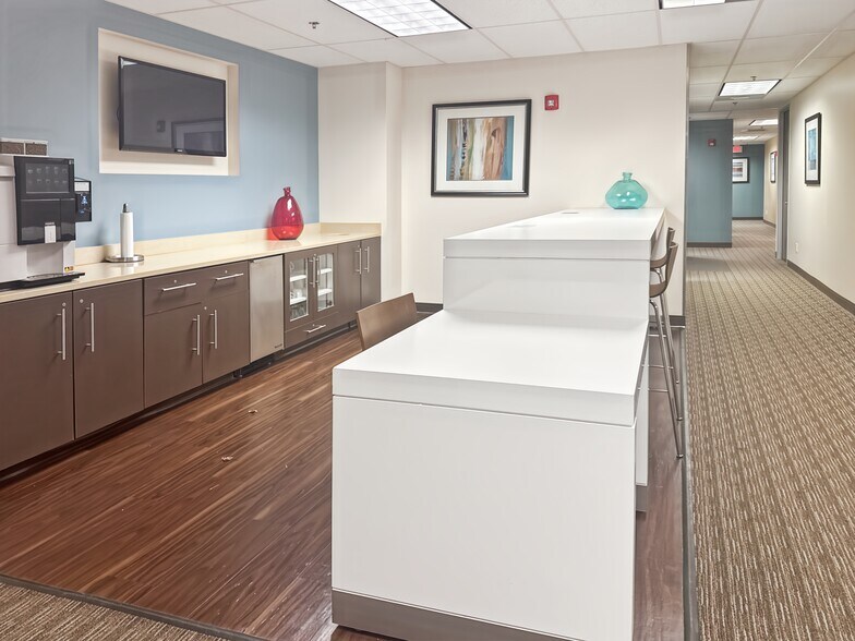 More Photos Of 1715 Indian Wood Cir, Maumee Coworking Space