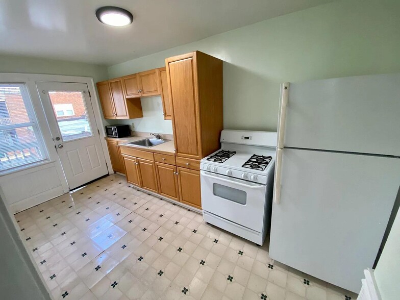 More Photos Of 17020 Madison Ave, Lakewood Flex For Sale