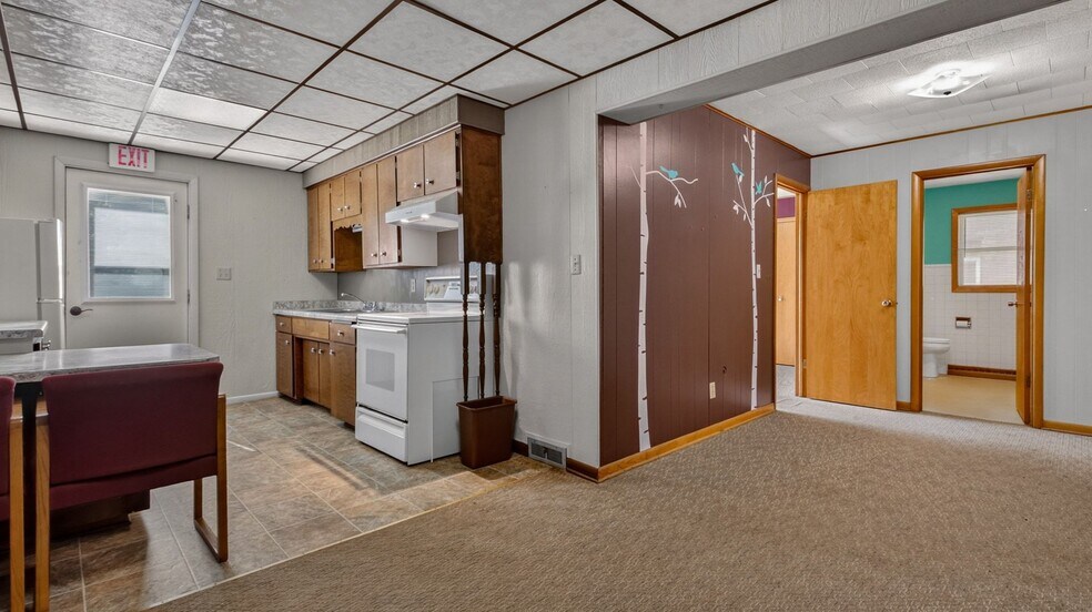 More Photos Of 113 S Main St, Greenwood Office For Sale