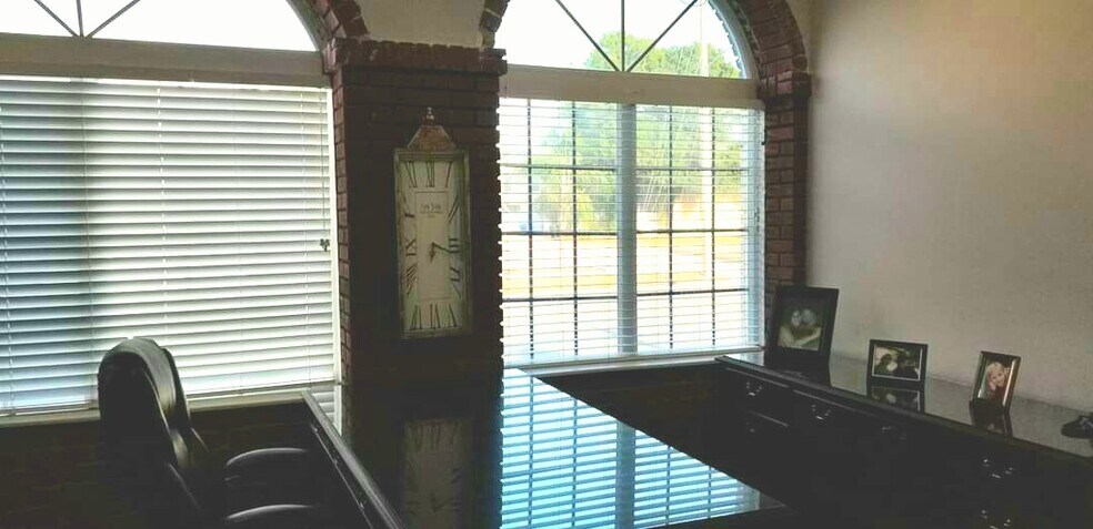 More Photos Of 405 6th St S, Saint Petersburg Office For Sale