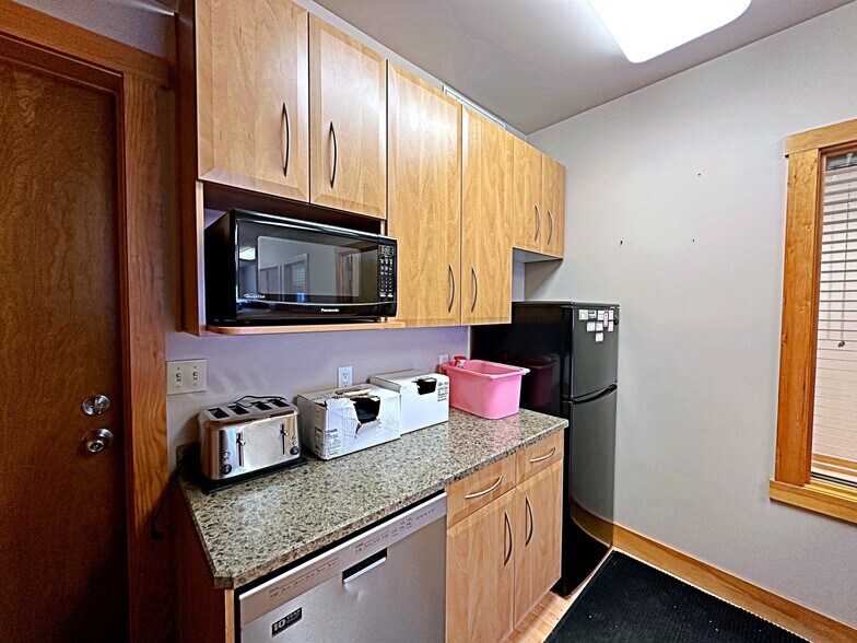 More Photos Of 380 Mackenzie Blvd, Fort McMurray Warehouse For Sale