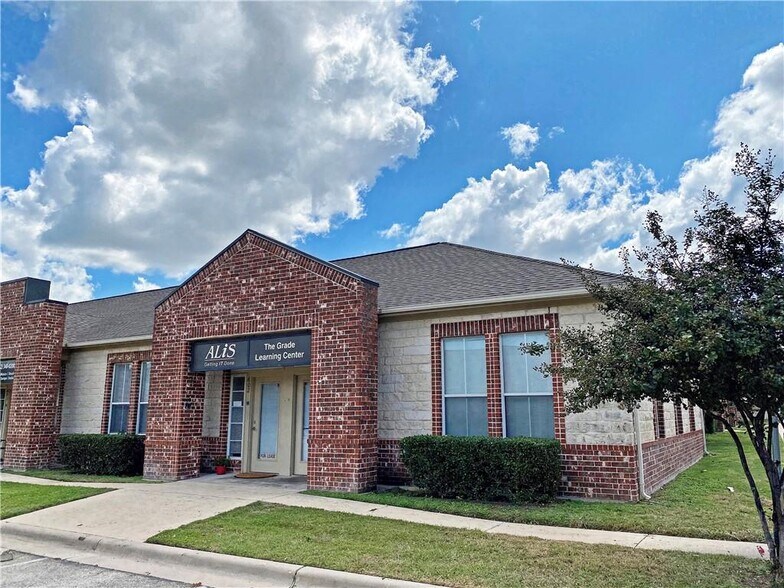 More Photos Of 595 Round Rock West, Round Rock Office For Lease