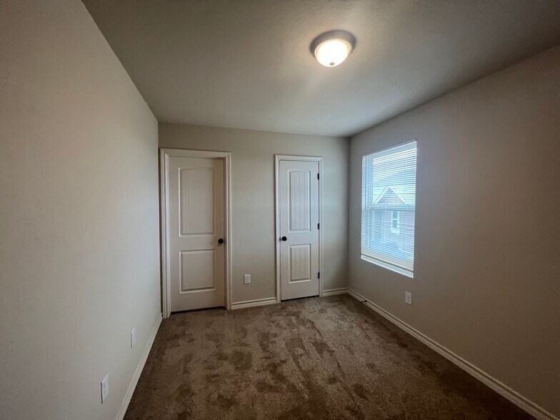 More Photos Of 7014 Donovan Way, San Antonio Apartments For Sale