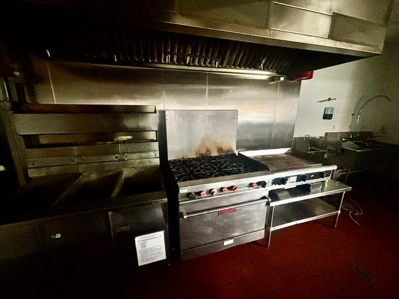 More Photos Of 5617 Mccart Ave, Fort Worth Restaurant For Lease