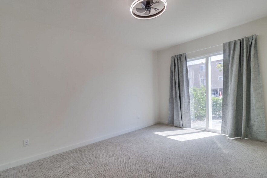 More Photos Of 1478 Hornblend St, San Diego Apartments For Sale