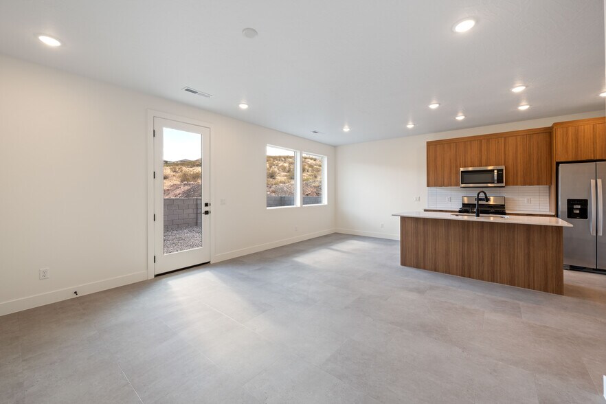 More Photos Of 1935 W 250 S, Hurricane Apartments For Sale