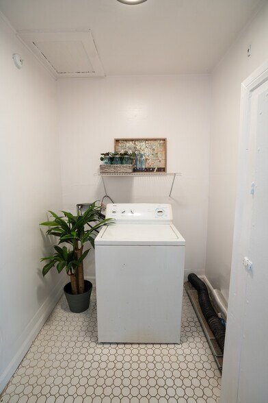 More Photos Of 932 Walnut Ave, Long Beach Specialty For Sale