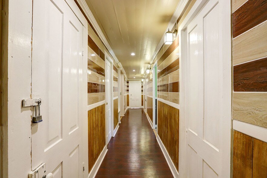 More Photos Of 212 Main St, Sierra City Hotel For Sale