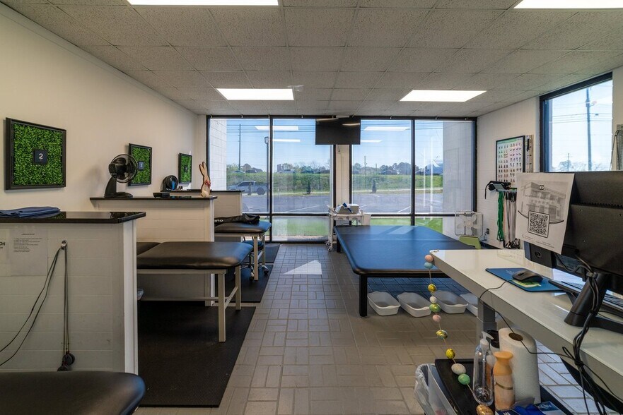 More Photos Of 926 Ross Clark Cir, Dothan Office For Lease