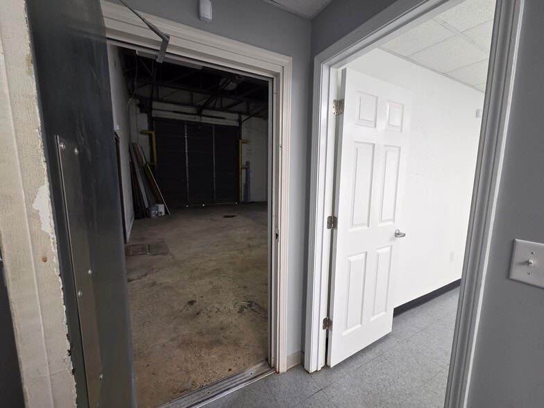More Photos Of 114-120 Hankwoods Dr, Beckley General Retail For Lease