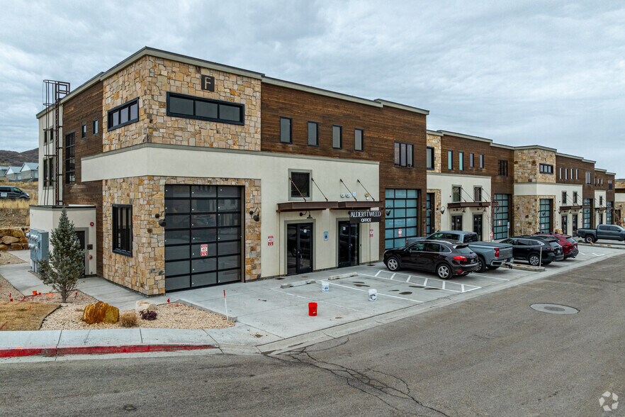 Primary Photo Of 4554 Forestdale Dr, Park City Showroom For Lease