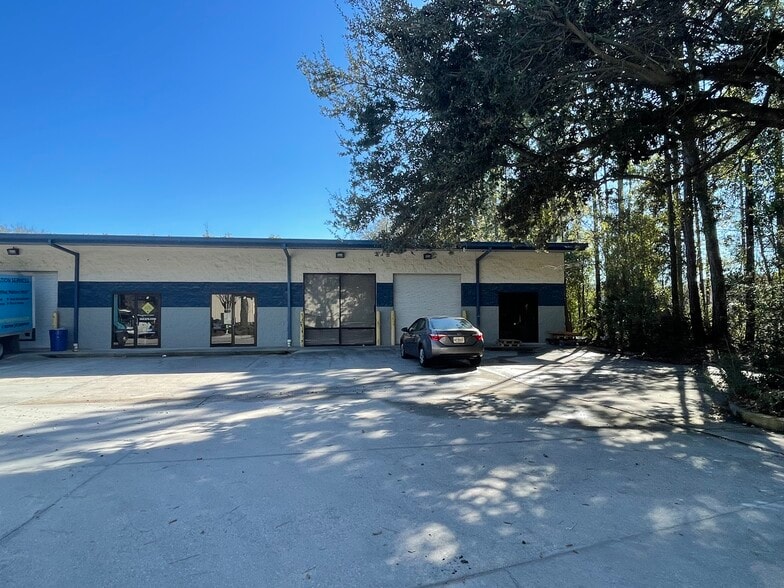 More Photos Of 6656 Columbia Park Dr, Jacksonville Warehouse For Lease