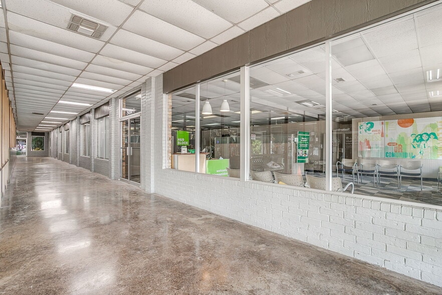 More Photos Of 1481 W South Loop, Stephenville General Retail For Sale