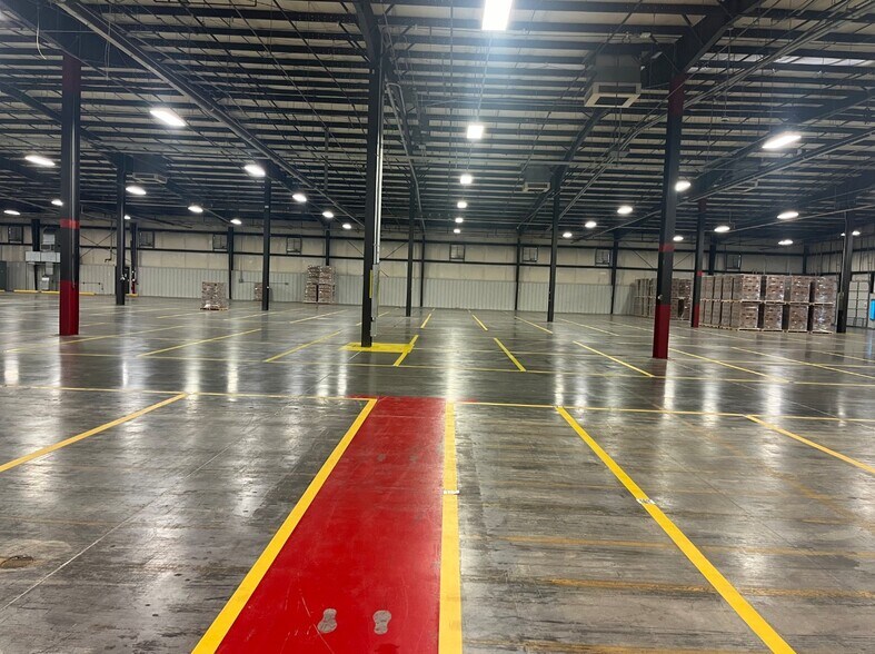 More Photos Of 281 Industrial Dr, Gretna Manufacturing For Lease