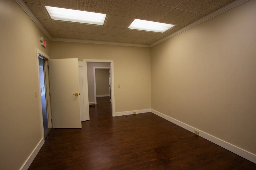 More Photos Of 4875 Forest Dr, Columbia Bank For Lease