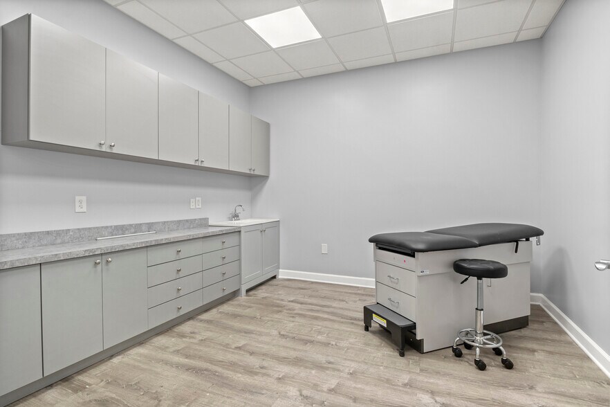 More Photos Of 32413 Michigan Ave, Wayne Freestanding For Sale