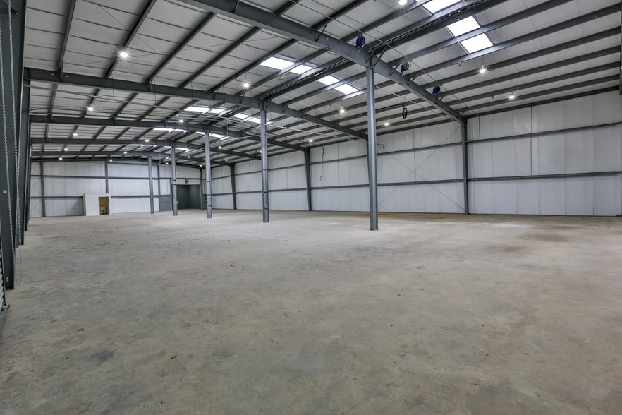 More Photos Of 711 Commercial Dr, Daytona Beach Manufacturing For Lease