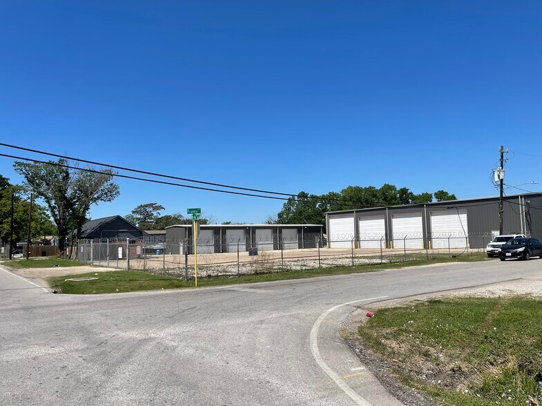More Photos Of 1222 Frankie St, Houston Warehouse For Lease
