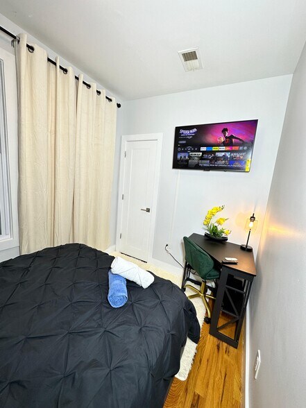 More Photos Of 19 Jewett Ave, Jersey City Apartments For Sale