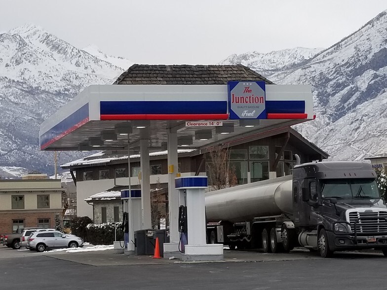 Primary Photo Of 400 S Main St, Alpine Convenience Store For Sale