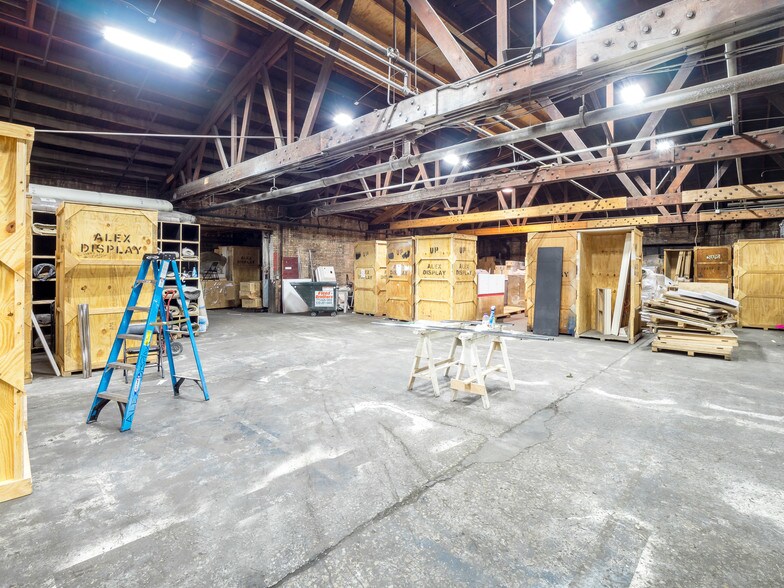 More Photos Of 401 N Leavitt St, Chicago Manufacturing For Sale