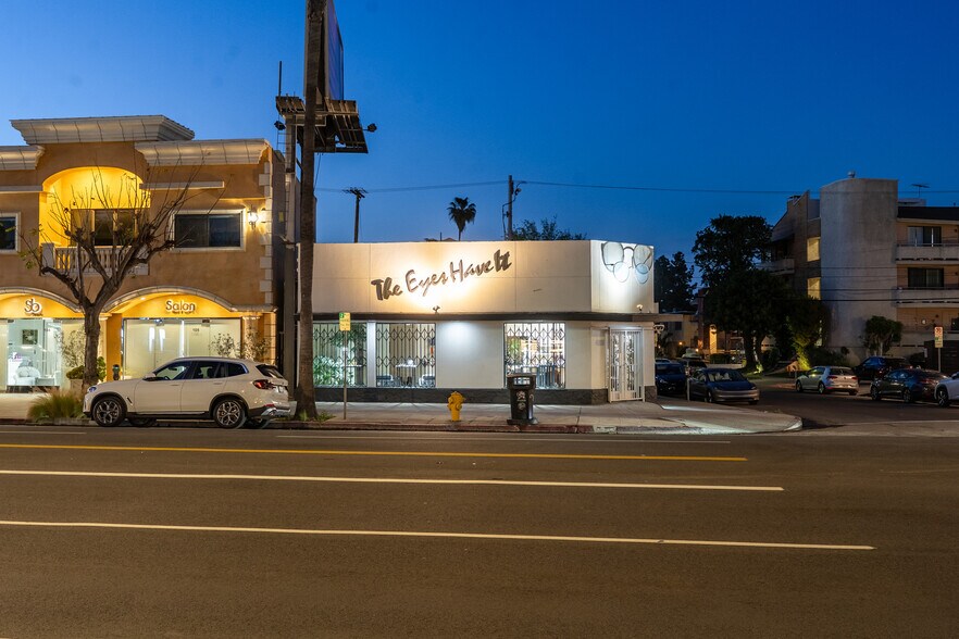 More Photos Of 13831 Ventura Blvd, Sherman Oaks Storefront For Sale