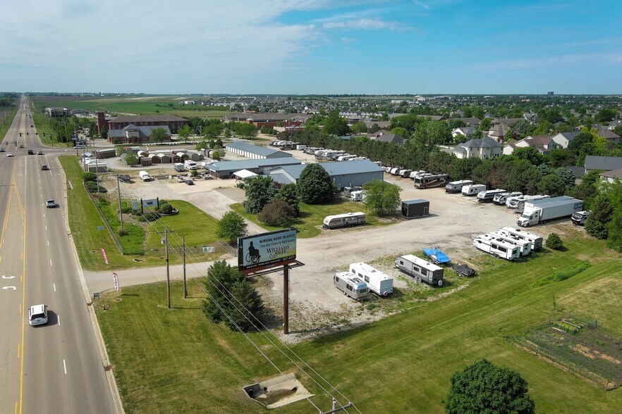 More Photos Of 1804 N Towanda Barnes Rd, Bloomington Flex For Lease