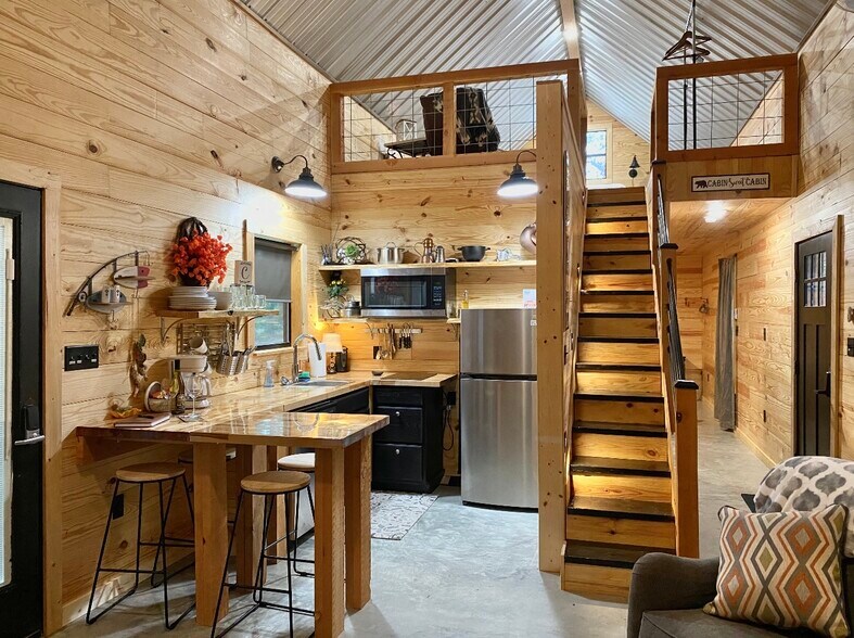 More Photos Of 1136 Arlie Moore Rd, Bismarck Hotel For Sale