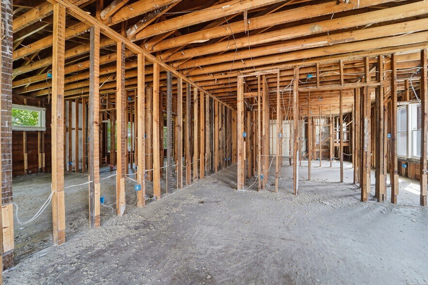 More Photos Of 1300 Porter St, Dearborn Apartments For Sale