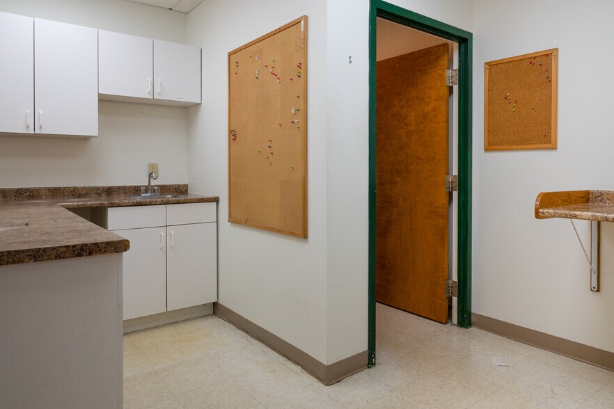 More Photos Of 200 Cordwainer Dr, Norwell Office For Lease