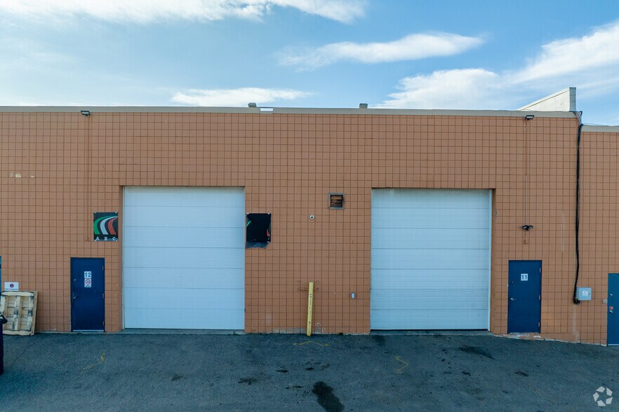 More Photos Of 3716 56th Ave SE, Calgary Warehouse For Lease